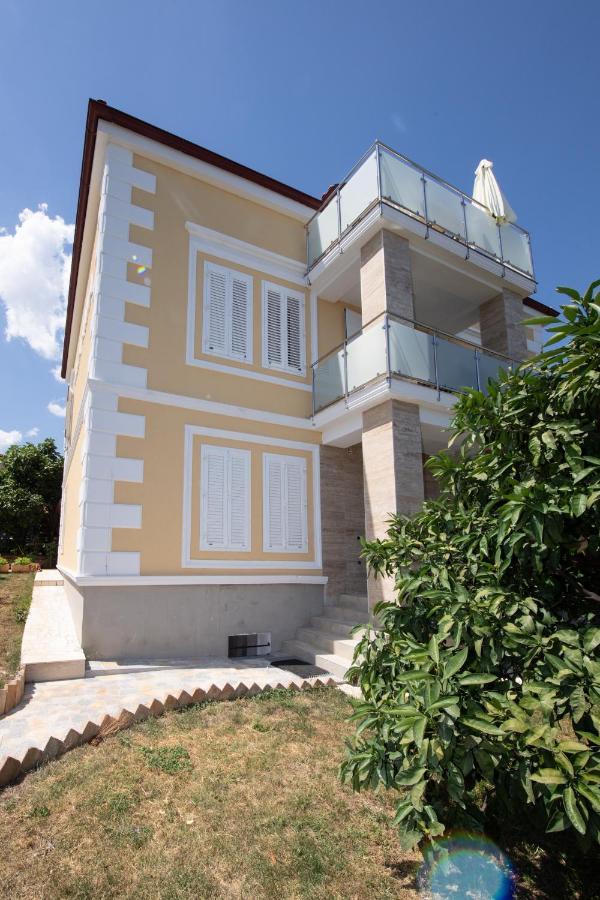 Villa Anna-Potkrovlje Ika Exterior foto